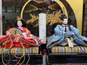 コラム お殿様とお姫様の左右の位置について｜大分県のひな人形・五月 